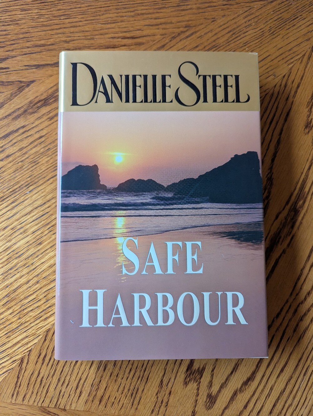 Danielle Steel - Safe Harbor hardcover Book - like New.